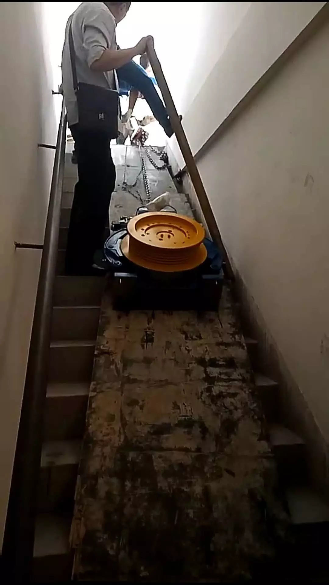 湖南電梯維修:換曳引機(jī)